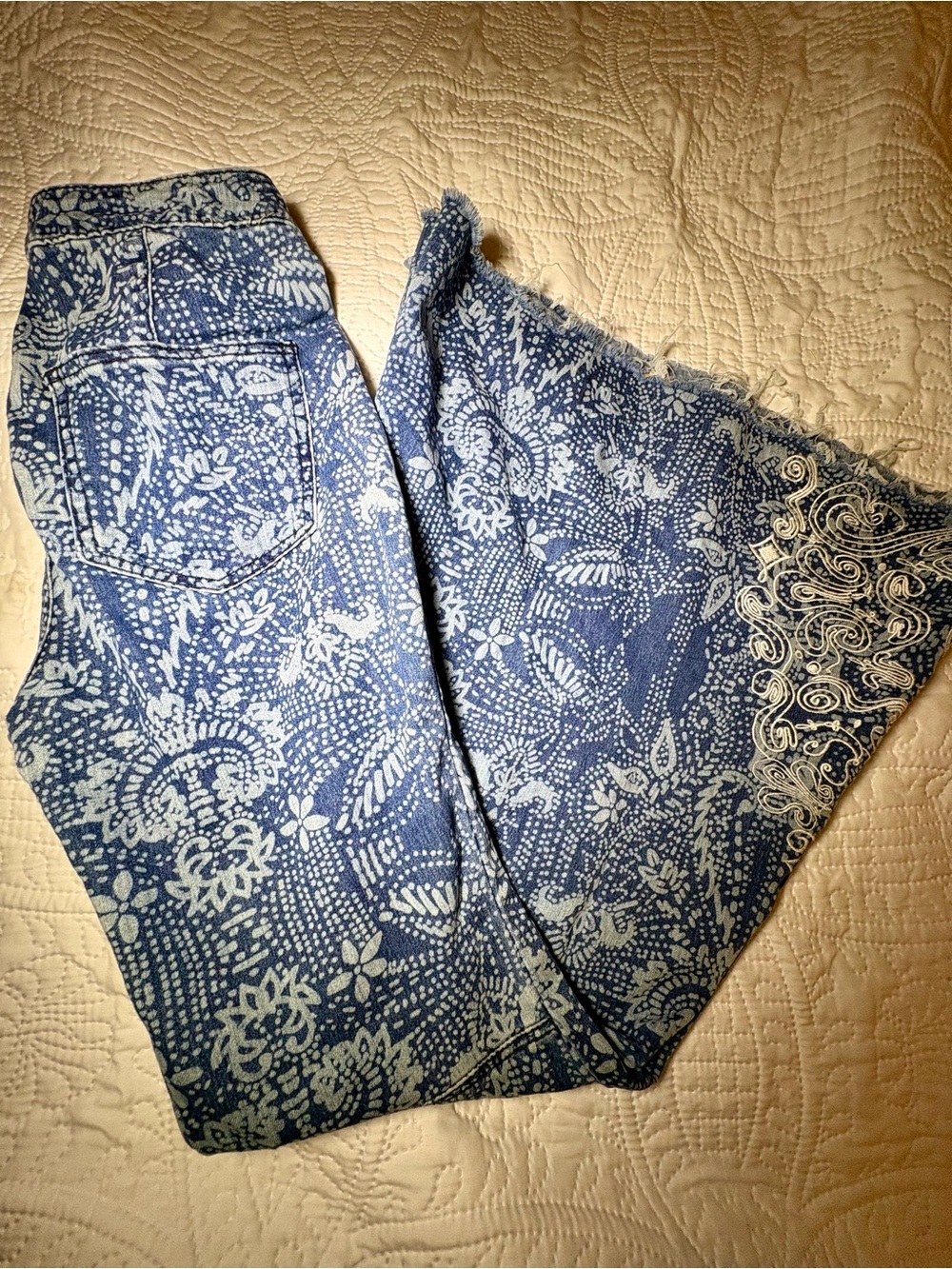 Free People Just Float On Flare Jeans 25 Paisley Embroidered Bell Bottom Boho - Picture 12 of 14